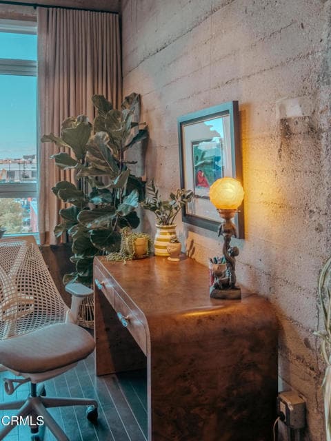 Building Photo - 530 S Hewitt St