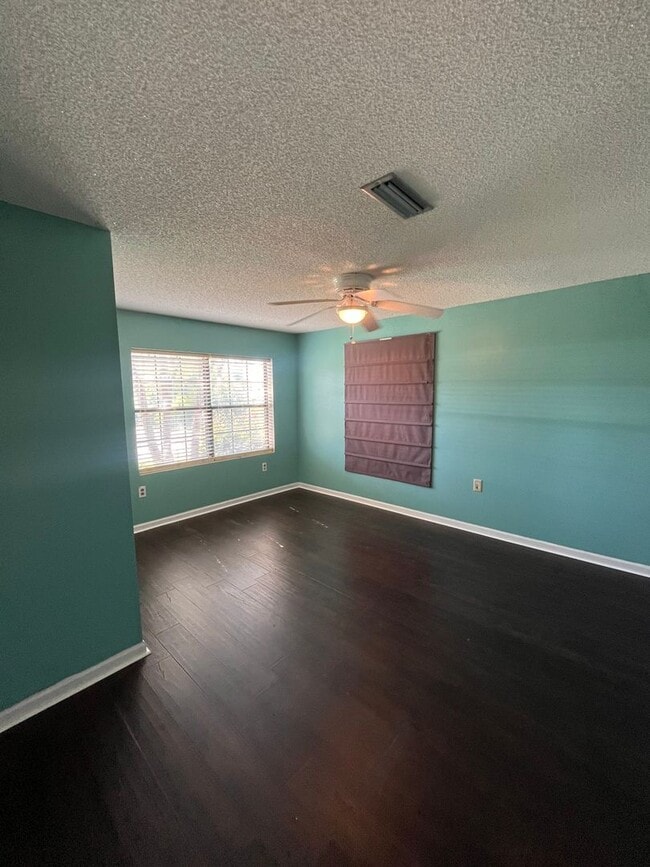 Building Photo - 18 N Peachtree St