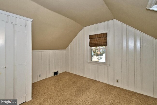 Building Photo - 660 Osborne Ave