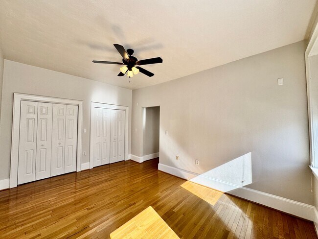 Building Photo - Amazing Garden-Style Condo Available NOW! ...