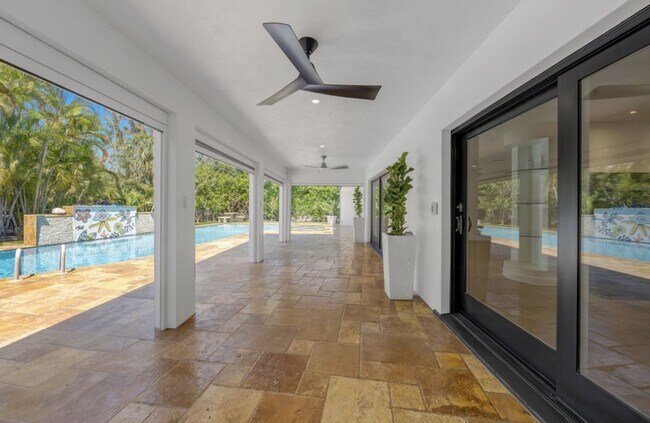 Building Photo - 5120 Carillo St