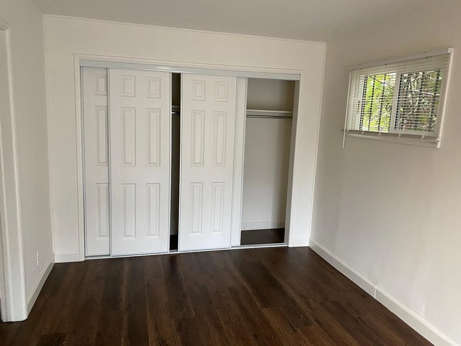 Building Photo - 3106 E 15th St