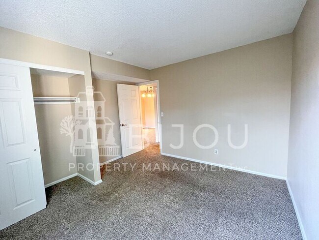 Building Photo - 844 Tenderfoot Hill Rd