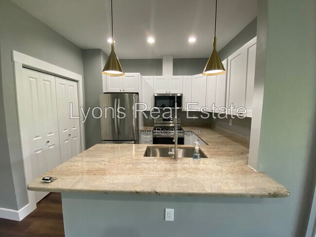 Building Photo - 10398 Port Everglades St