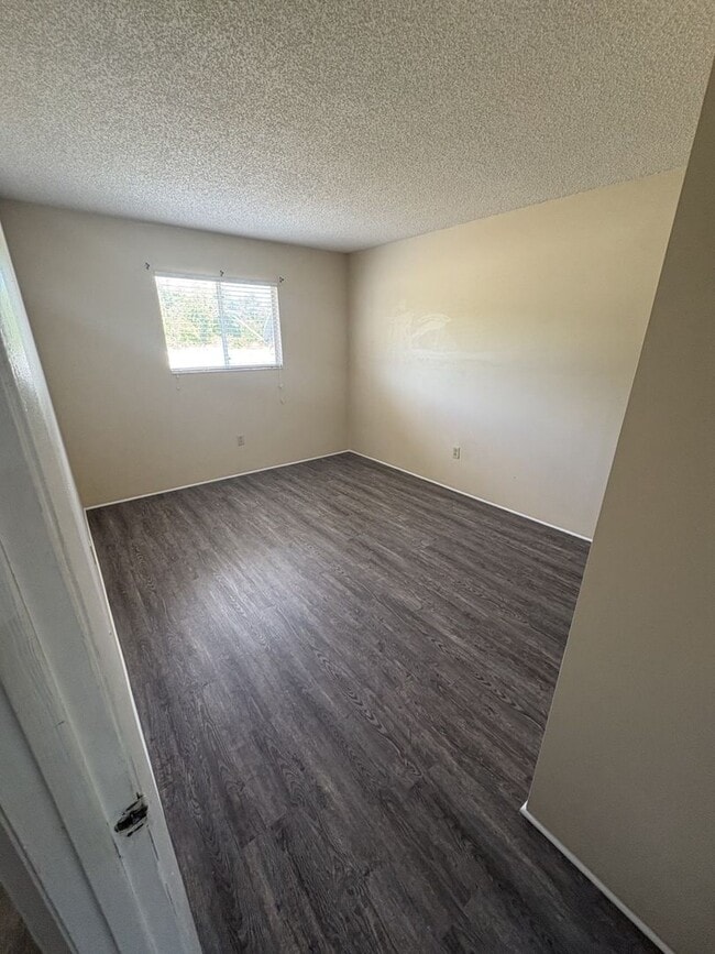Building Photo - 710 W Rosewood Ln