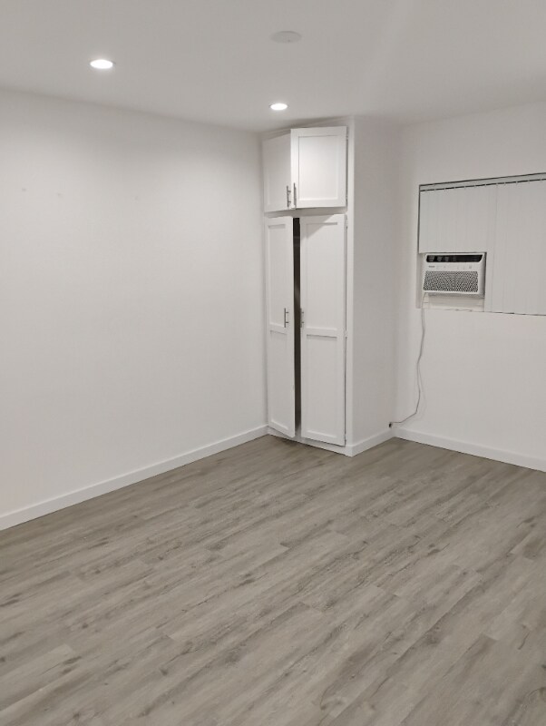 Building Photo - 924 N Curson Ave