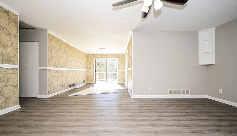 Building Photo - 6324 Amberly Rd