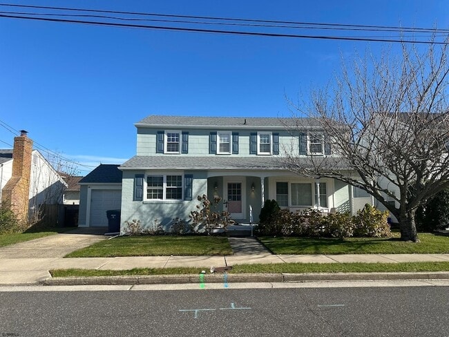 Building Photo - 611 N Delavan Ave