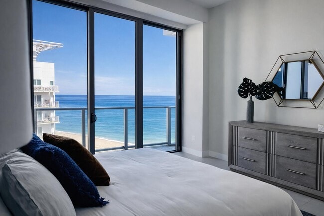 Building Photo - 3100 N Ocean Dr