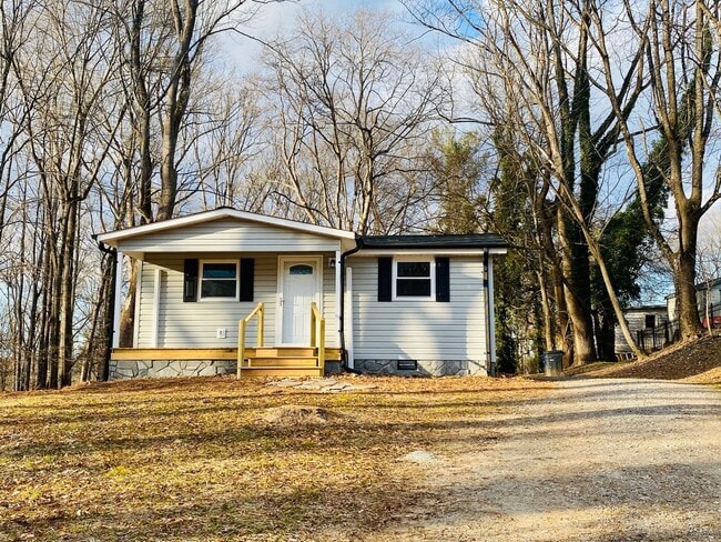 Building Photo - WAITLIST APPLICATIONS ONLY - AVAILABLE NOV...
