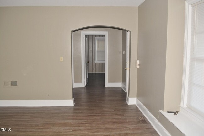 Building Photo - 527 S 3rd St