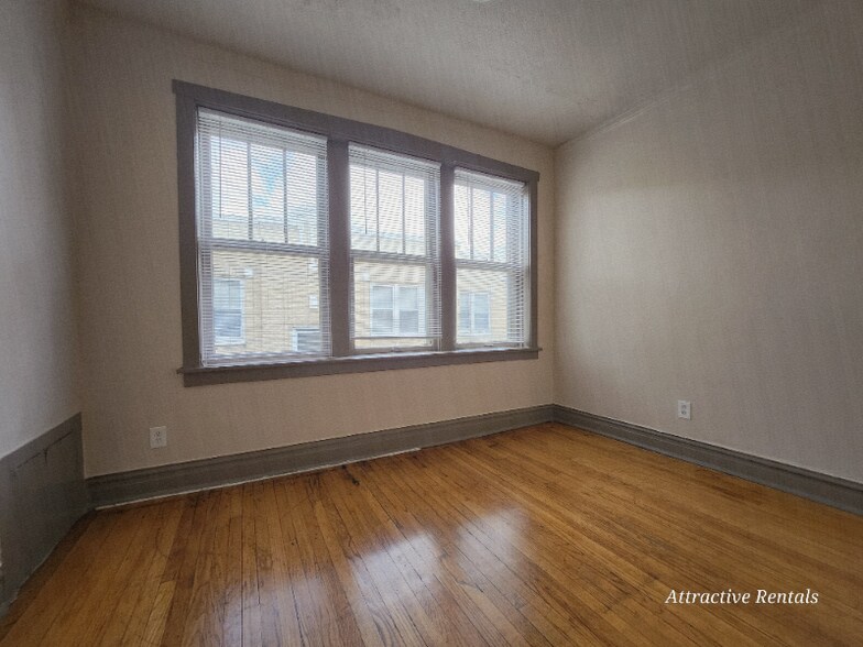 Building Photo - 1160 S Mason Ave