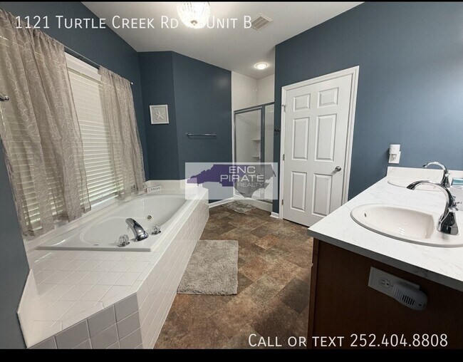 Building Photo - 1121 Turtle Creek Rd