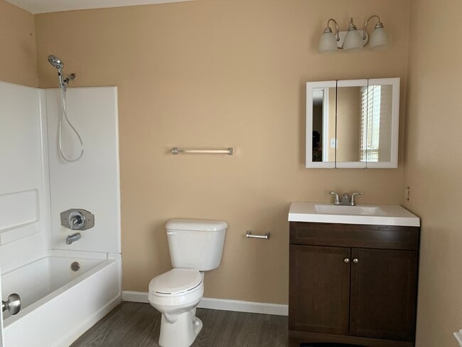 Building Photo - 3753 Candlebluff Dr