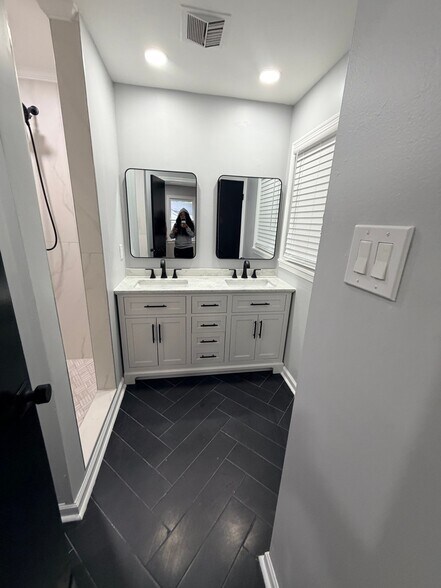 Building Photo - 2311 Lovitt Dr