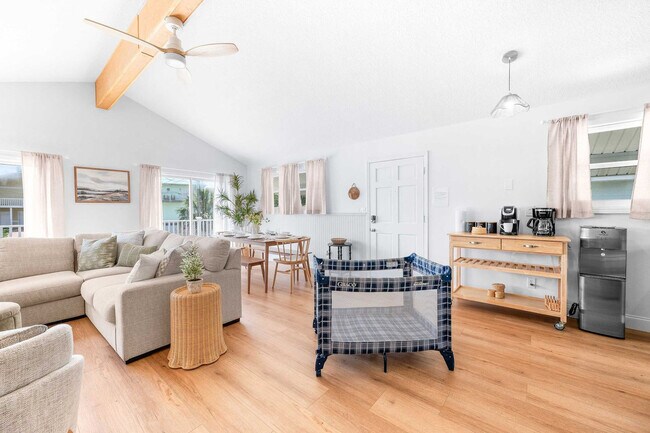 Building Photo - 108 Zamora St