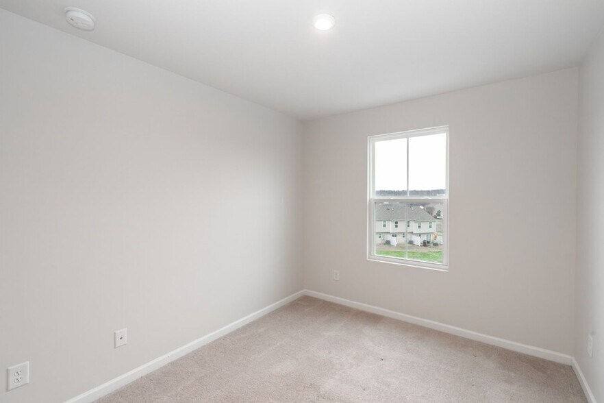 Building Photo - 404 Deer Meadow Ln