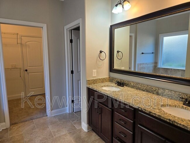 Building Photo - 716 Herrington Dr