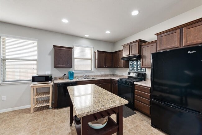 Building Photo - 213 Sambar Dr