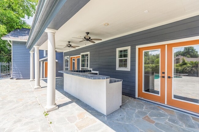 Building Photo - 118 N Caldwood Dr