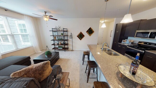 Building Photo - A3 | 1 Bed 1 Bath | 899 sf