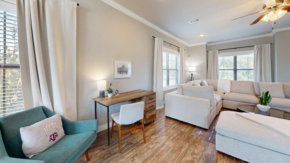 Building Photo - 636 Clay St