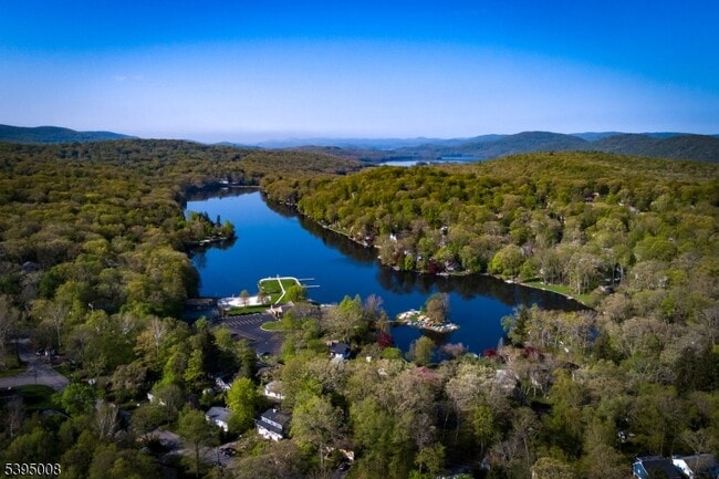 Building Photo - 251 Cupsaw Dr