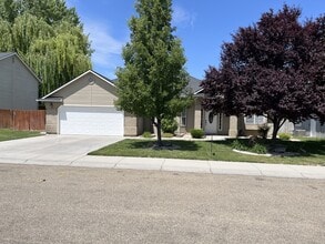 Building Photo - 1820 W Camelot Dr