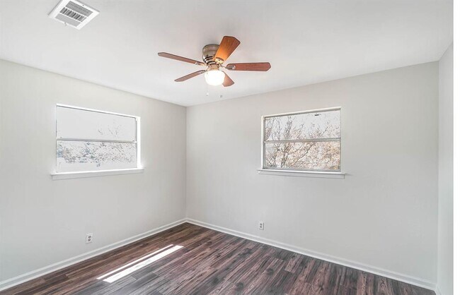 Building Photo - 405 Steeple Ridge Rd