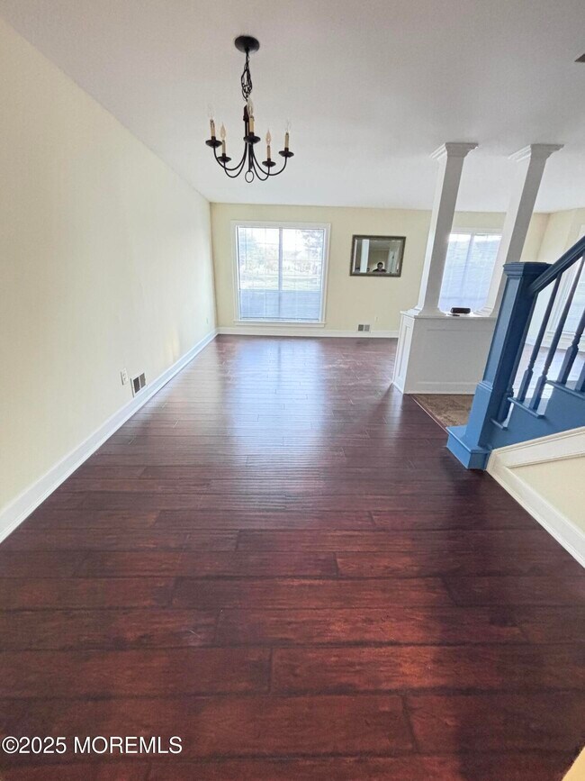 Building Photo - 258 Teasdale Pl