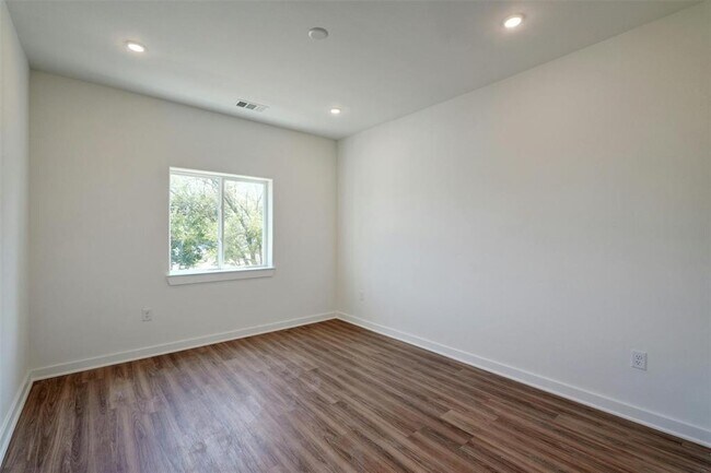 Building Photo - 4802 S Congress Ave