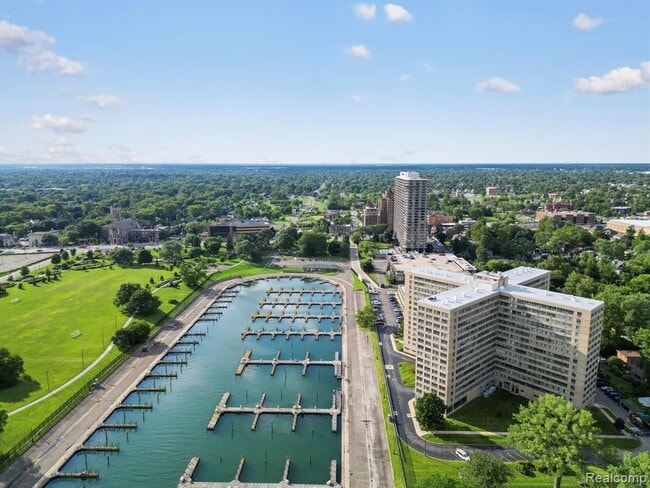 Building Photo - 8900 E Jefferson Ave