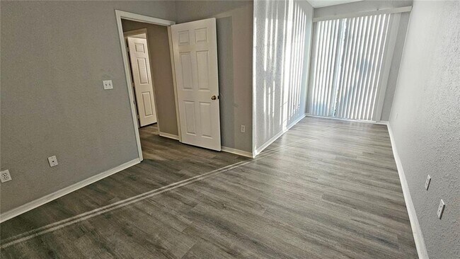 Building Photo - 9018 Lake Chase Island Way