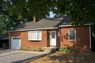 Building Photo - 692 Brookdale Dr