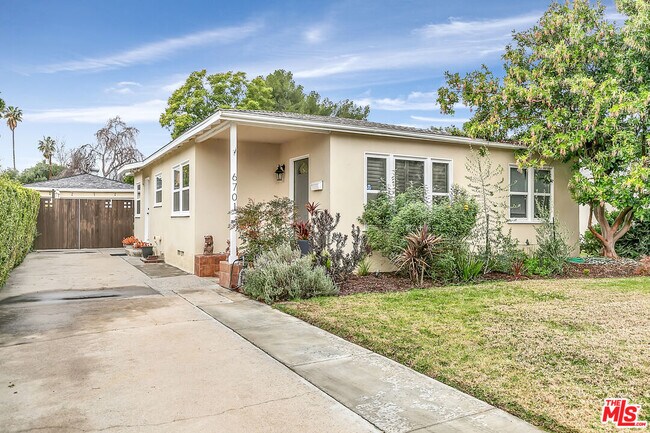 Building Photo - 6701 Blewett Ave