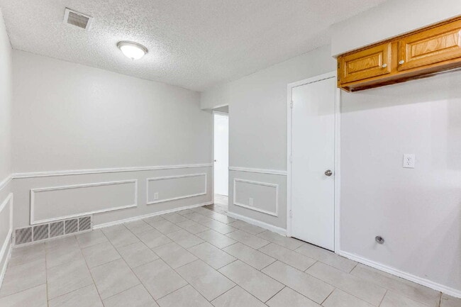 Building Photo - Easy Access to Highways with this 3BR in Arlington