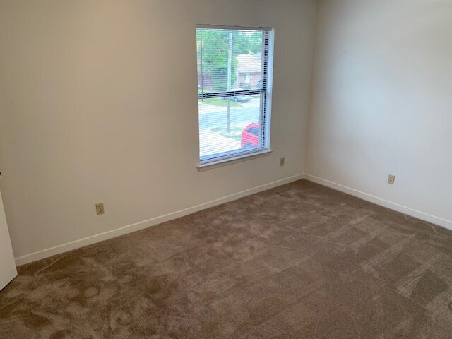 Building Photo - Charming 2-Bed Townhouse Retreat in Fort W...