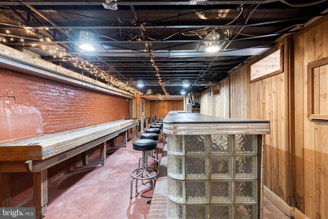 Building Photo - 447 Gittings St