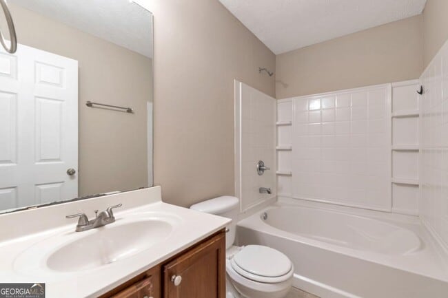 Building Photo - 2020 Briar Creek Ct NE