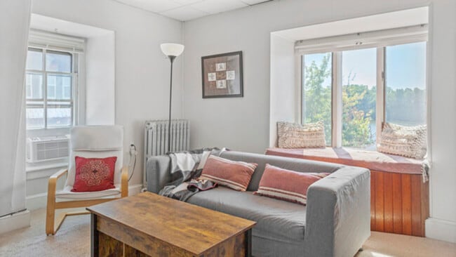 Building Photo - 502 Radcliffe St