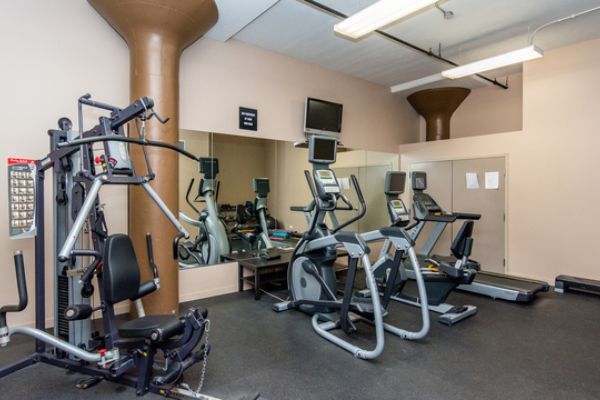 Building Photo - 1224 W Van Buren St