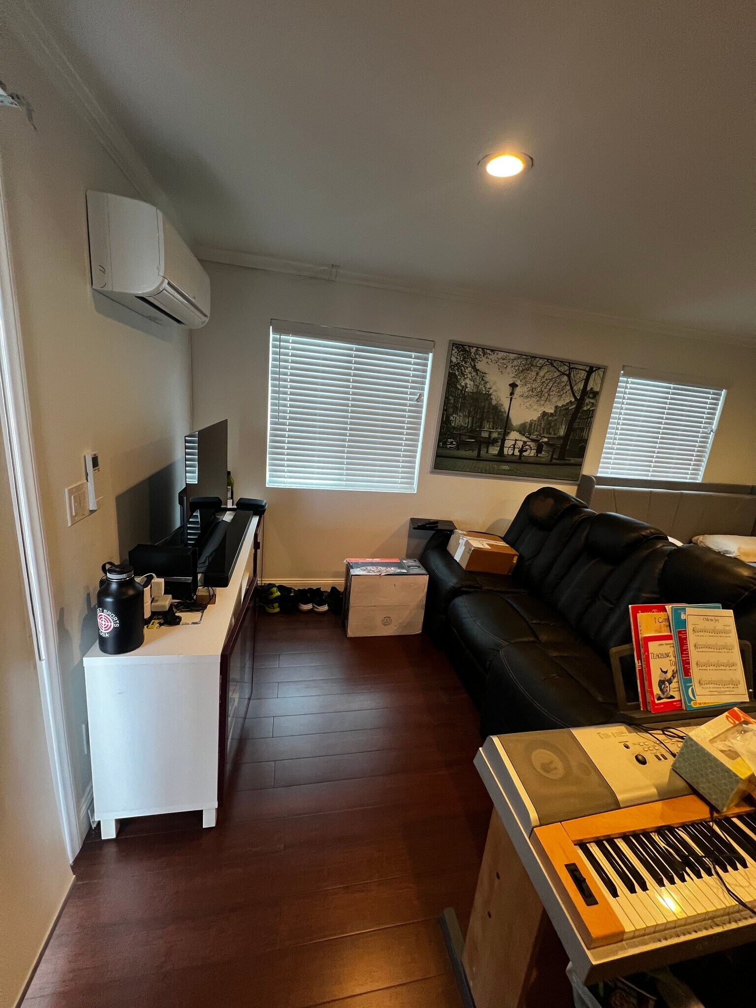 Building Photo - 1042 Garland Dr