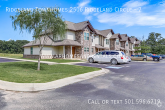 Building Photo - Ridgeland Townhomes | 2 Bed | 2.5 Bath