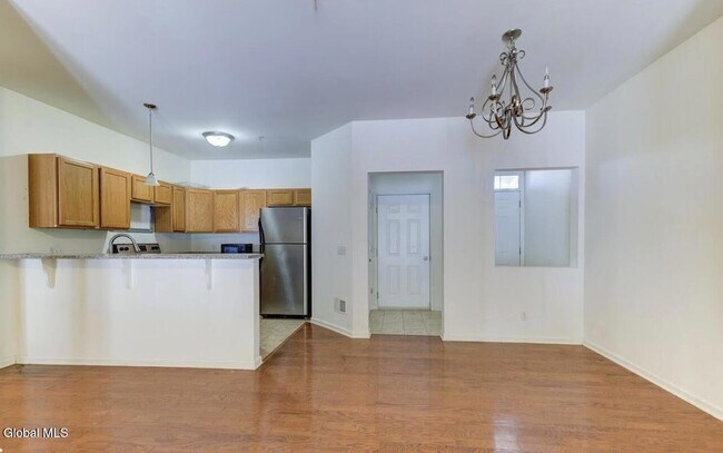 Building Photo - 42 Renaissance Ln