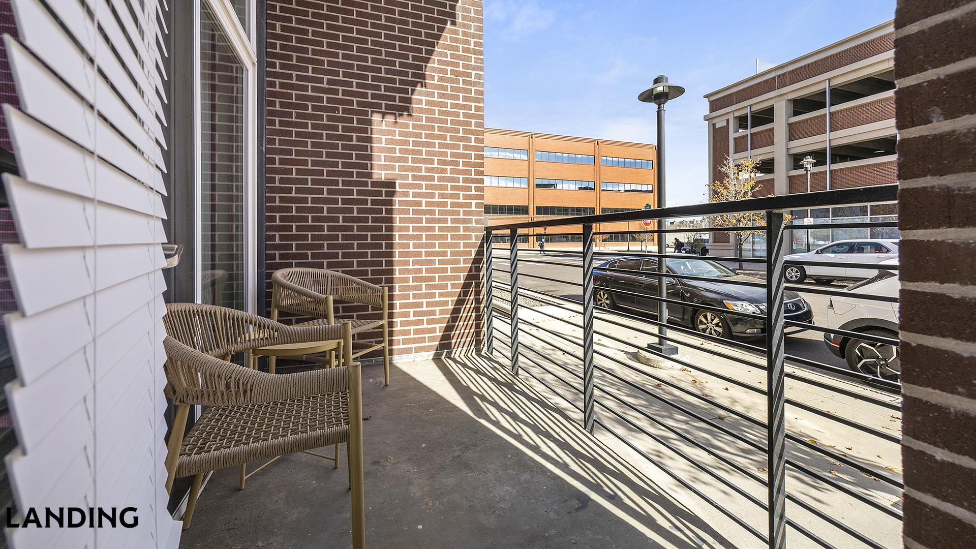 Building Photo - 1000 S Broadway