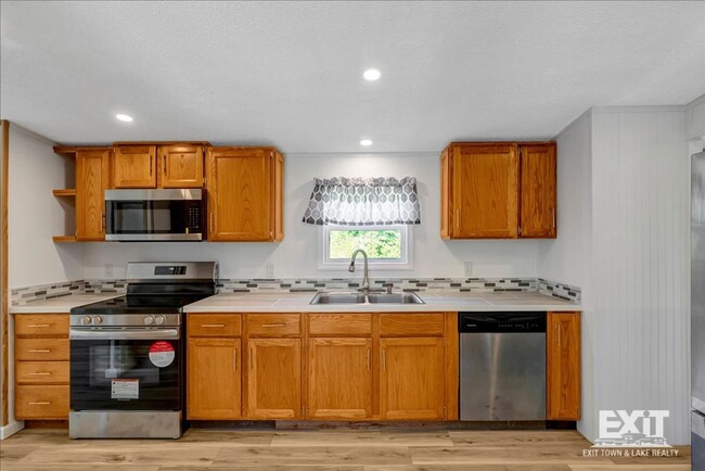 Building Photo - Newly Remodeled 3 Bedroom, 2 Bath Home!