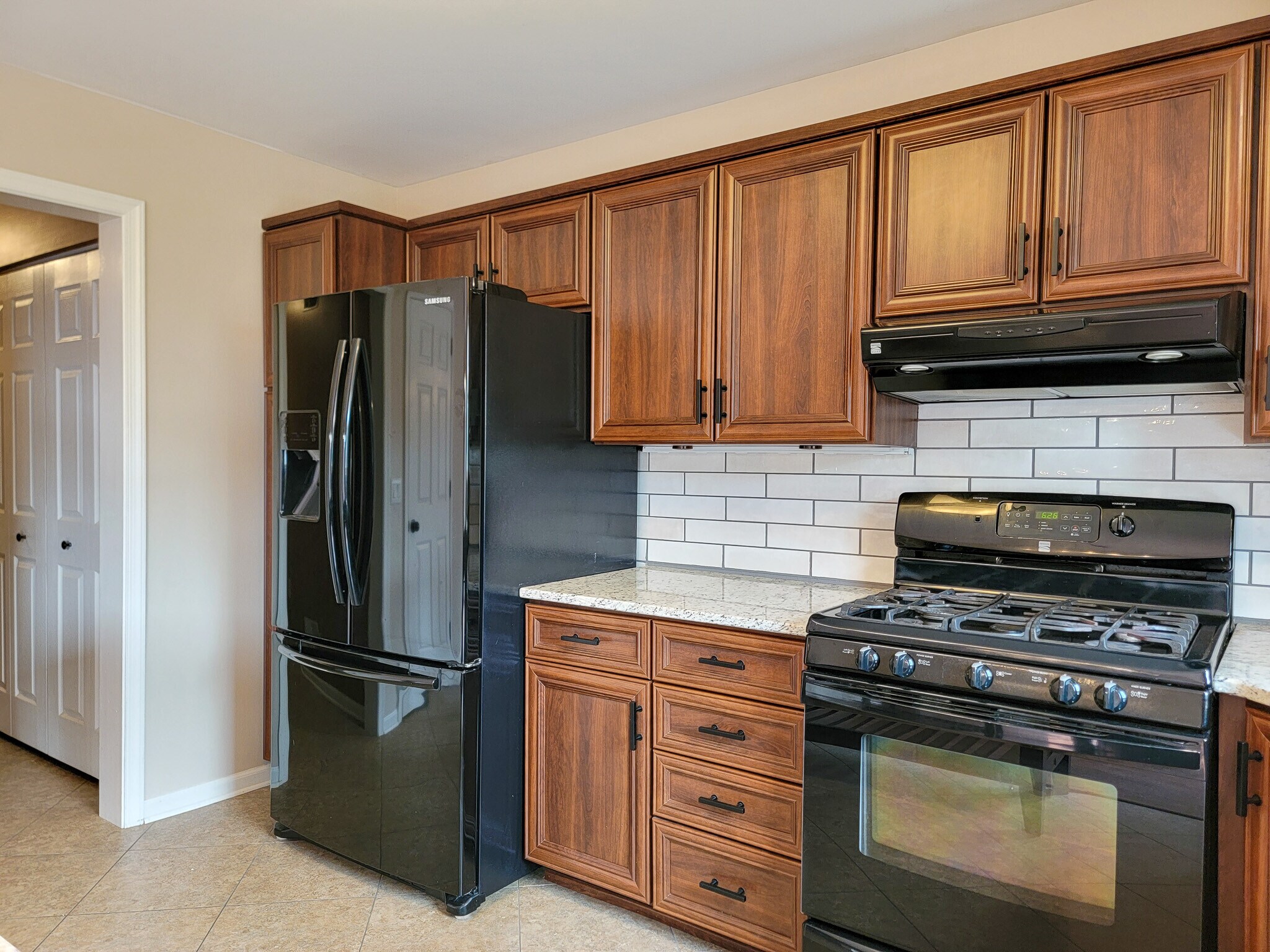 Building Photo - 390 Acorn Cir