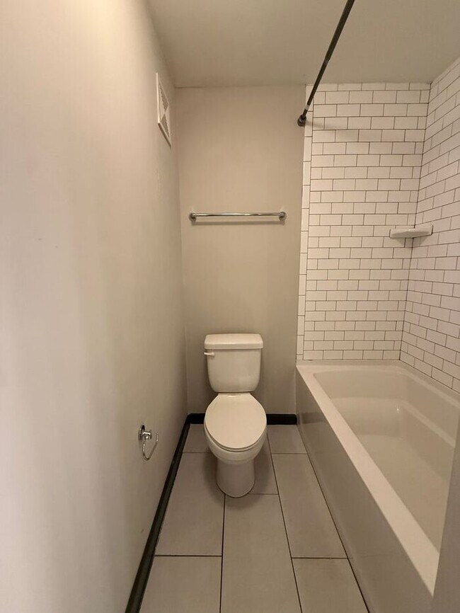 Building Photo - Renovated 1 Bedroom in South Nashville