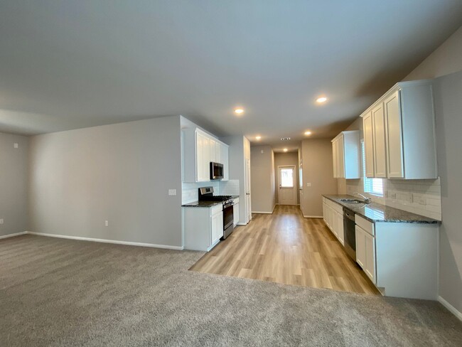 Building Photo - Stylish Comfort Awaits! Brand New 3-Bed Ho...