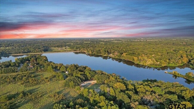 Building Photo - 409 Willow Dr